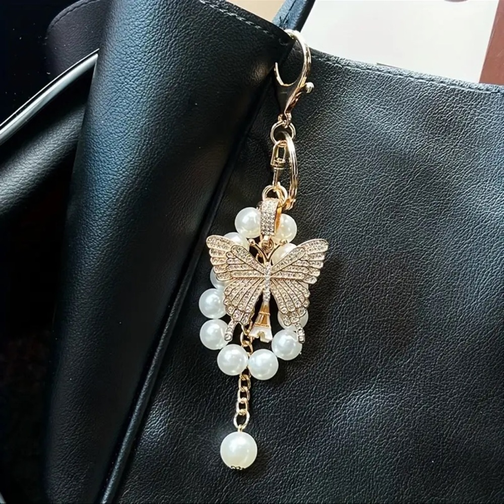 ELEGANT BUTTERFLY KEYCHAIN WITH PEARLS